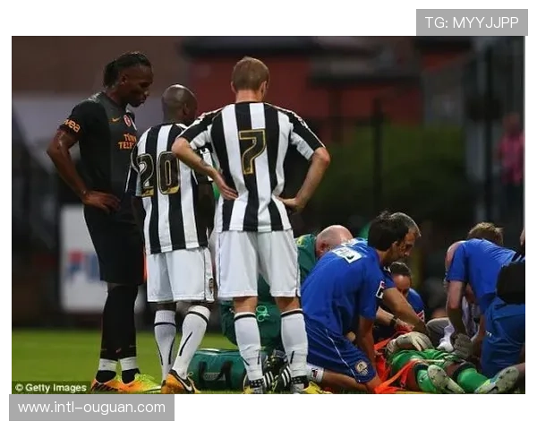 弗林蓬内收肌受伤，利物浦右后卫再遭打击